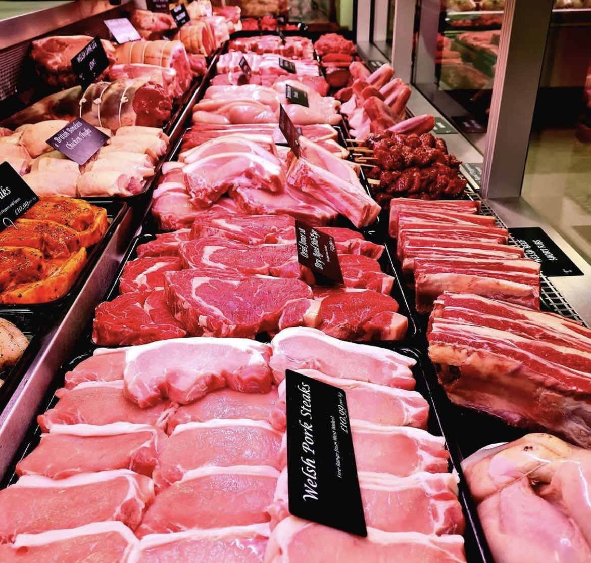 OrielJonesLtd's tweet photo. All ready for the weekend! 

Full selection of joints, steaks and oven ready products on display.

Call in to see Canton’s version of Robson &amp; Jerome. @martinplayer26 &amp; @ieuanpincott! 🥩🔪

#weekend #weekendtreats #cardiffbutcher #dryaged #fieldtofork #craft https://t.co/7r3Ndl2JoG