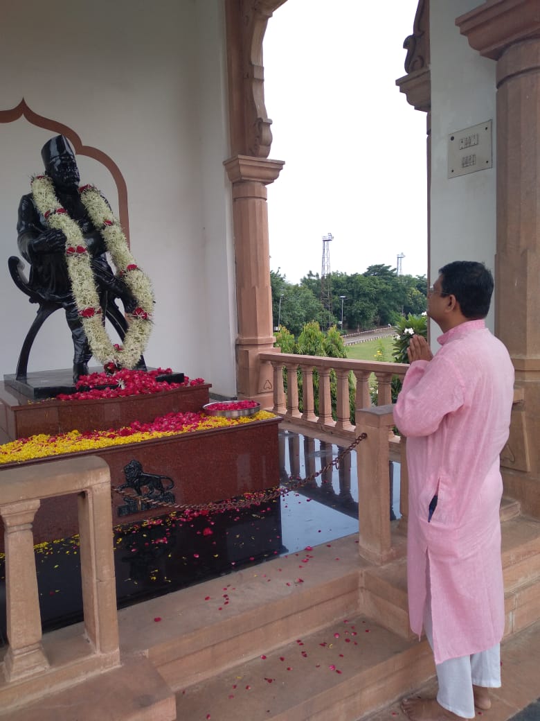 नागपूर में परमपूजनीय आद्य सरसंघचालक डॉ. हेडगेवार स्मृती मंदिर में नमन ।