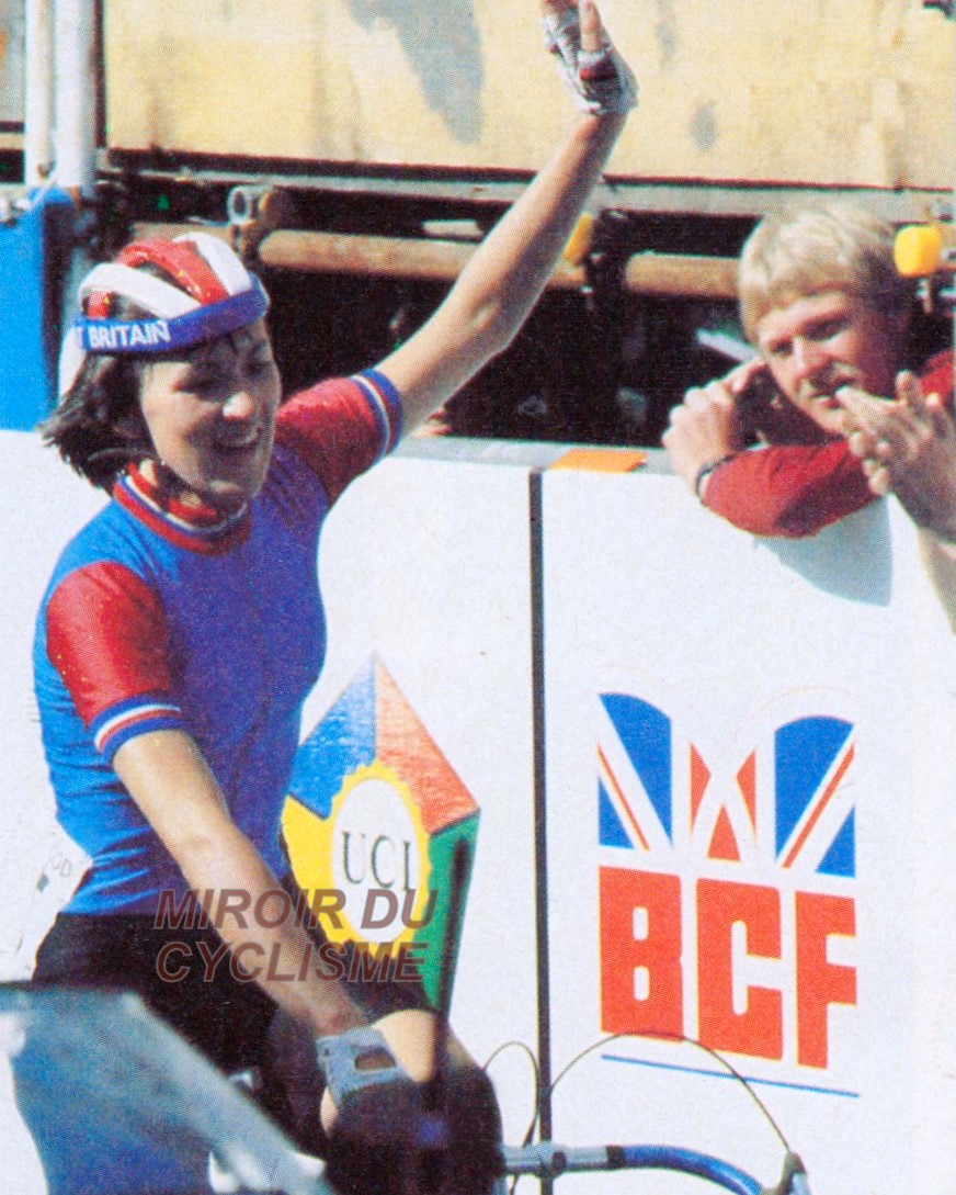 Miroir2Cyclisme's tweet photo. Mandy Jones π¬π§ 1982 World Road Cycling Champion at Goodwood
Mandy Jones π¬π§ championne du monde de cyclisme sur route 1982 Γ Goodwood
πΈ MC
#MandyJones #Goodwood #Goodwood1982 #UCIWorlds #wollongong #Wollongong2022 #cycling https://t.co/ggr37rVzZ9