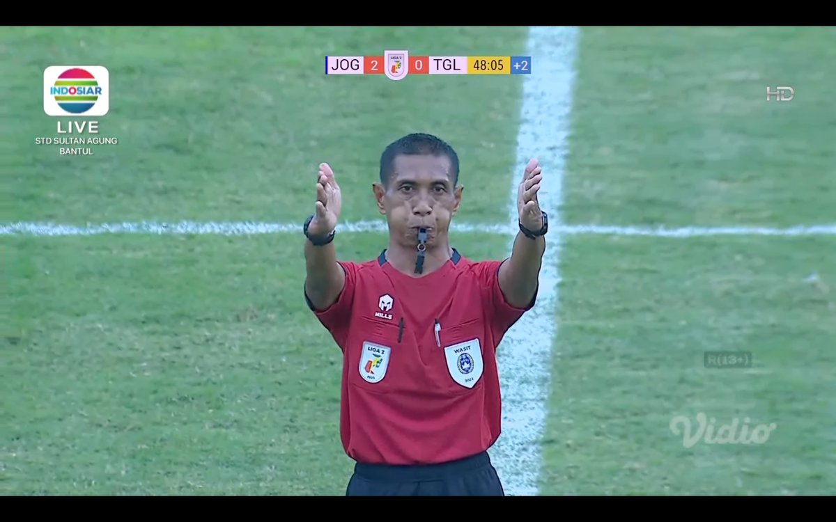 Indosiar's tweet photo. 45' Half time! PSIM unggul 2-0 atas Persekat saat turun minum berkat dua gol dari tendangan bebas!
#Liga2 #PSIMDay #PersekatDay #IndosiarRumahSepakbolaIndonesia https://t.co/8zo7jLgUgB