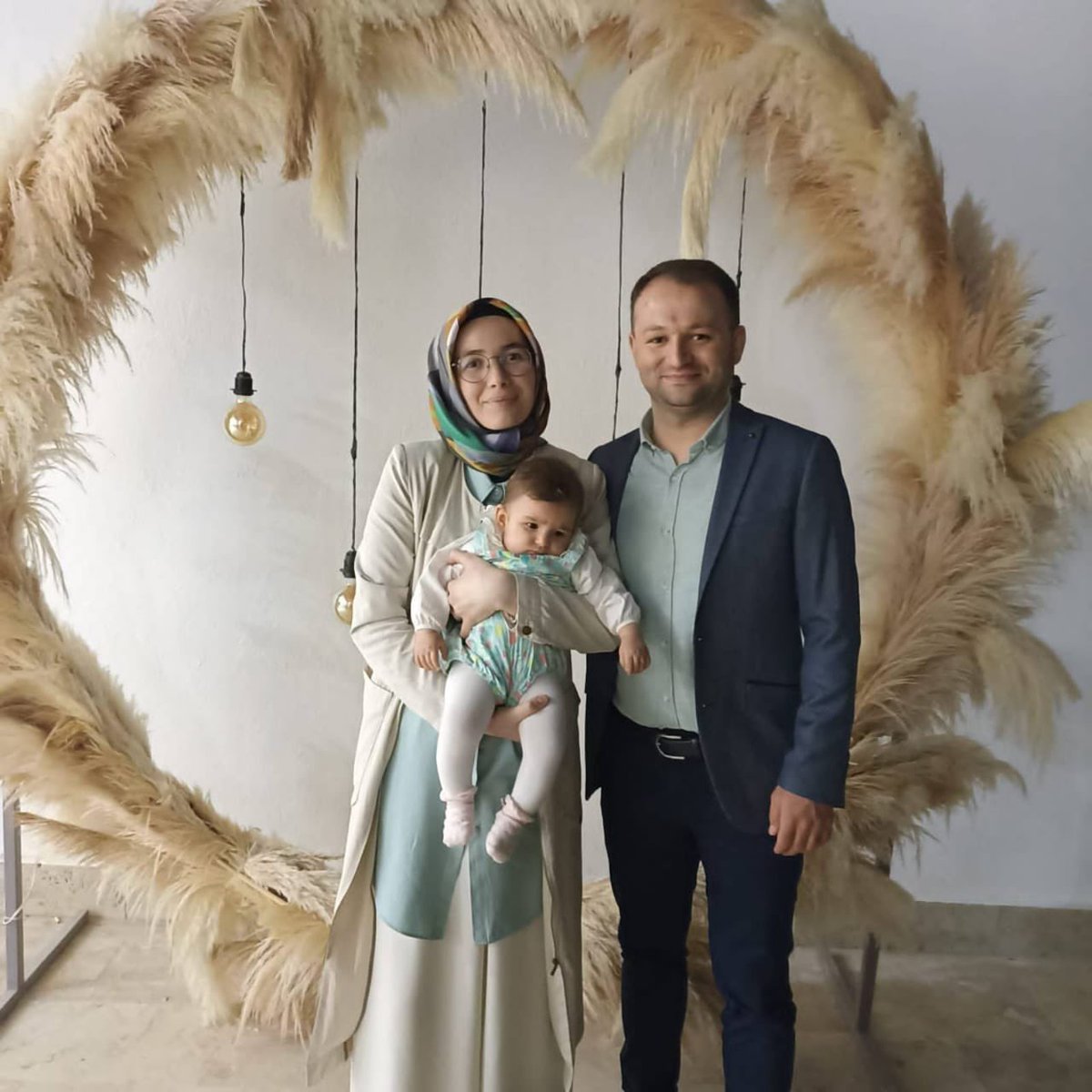 TutsakBebekler's tweet photo. TAG DUYURUSU

23 Eylül CUMA
TR 15:00
AB 14:00

Cezaevindeki bebeklere bir yenisi daha eklendi!
Öğretmen Büşra Çulha,eşi ve 8 aylık Bahar dün tutuklanarak Edirne Cezaevi’ne konuldular.
Bir bebeğin daha HAPİSTE büyümemesi adına yapacağımız tag çalışmamıza desteklerinizi bekliyoruz. https://t.co/yxTguvdbup