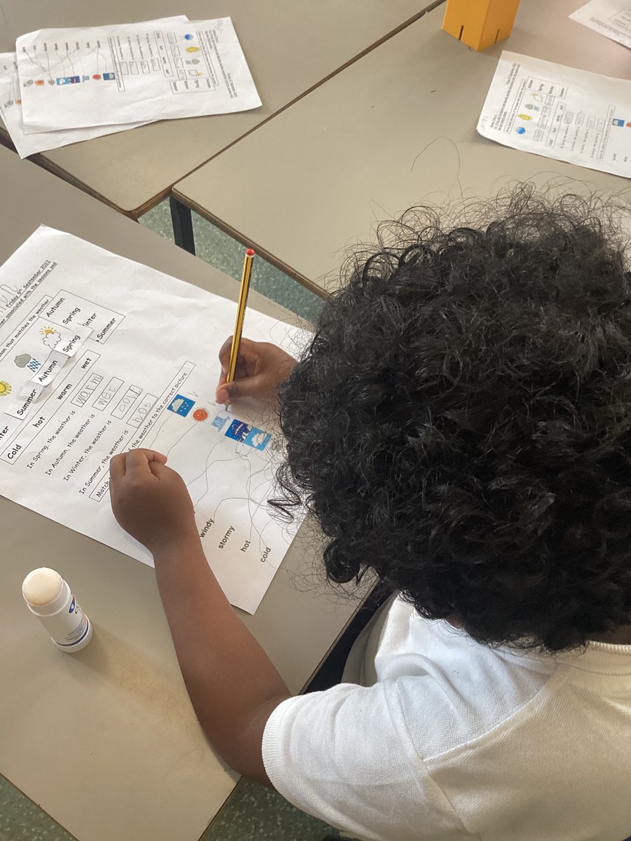 WyvilPrimary's tweet photo. In the Lower School, the children have been very busy settling in and enjoying their learning. Well done to you all #WyvilCoreValues #WorkTogether https://t.co/YOdYtmrl49