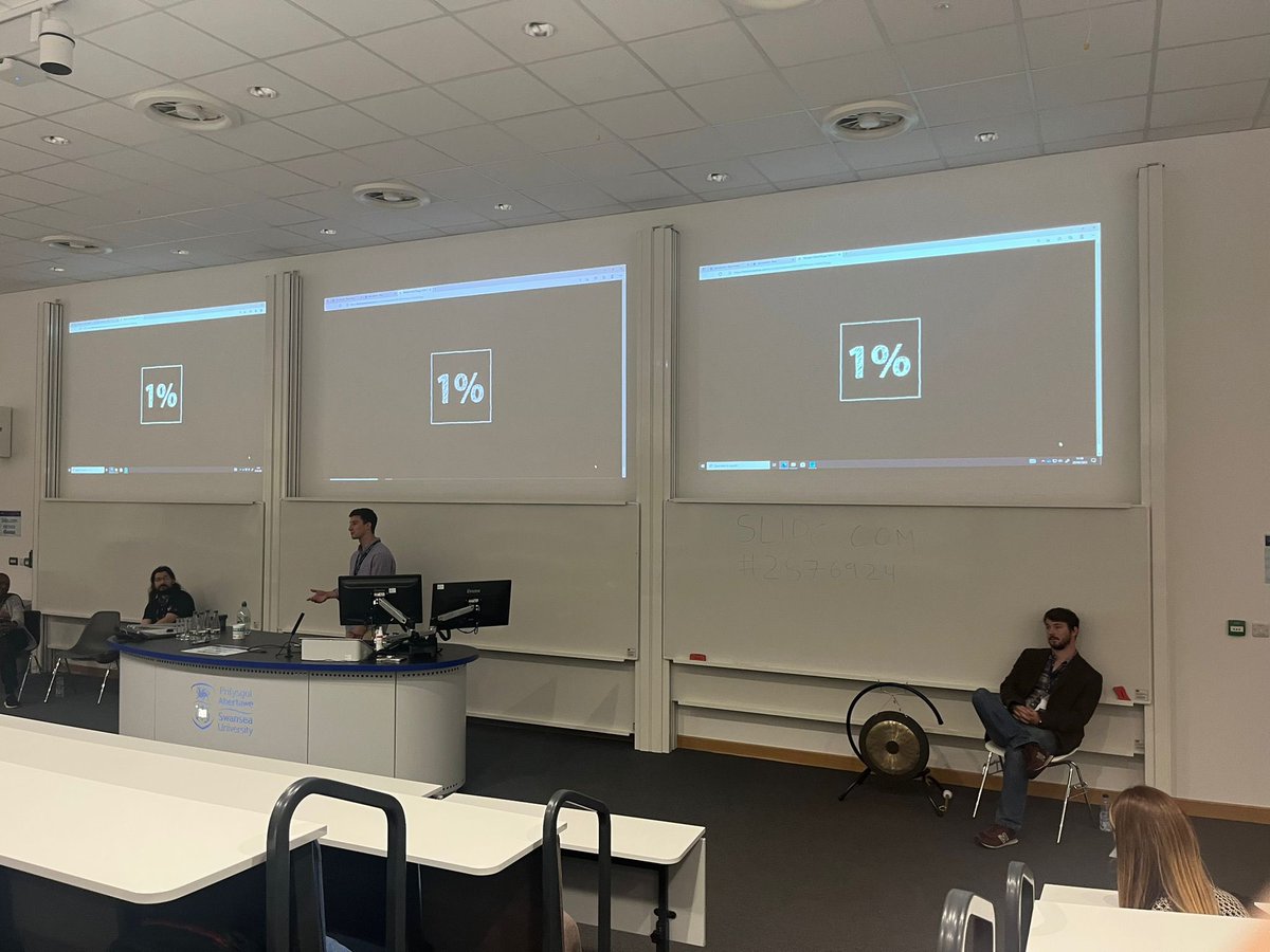 CompFoundry's tweet photo. 1%…3 minute talk from @EPSRC CDT student @jakubvincalek #FoundryFest https://t.co/wxpI4ByOIb