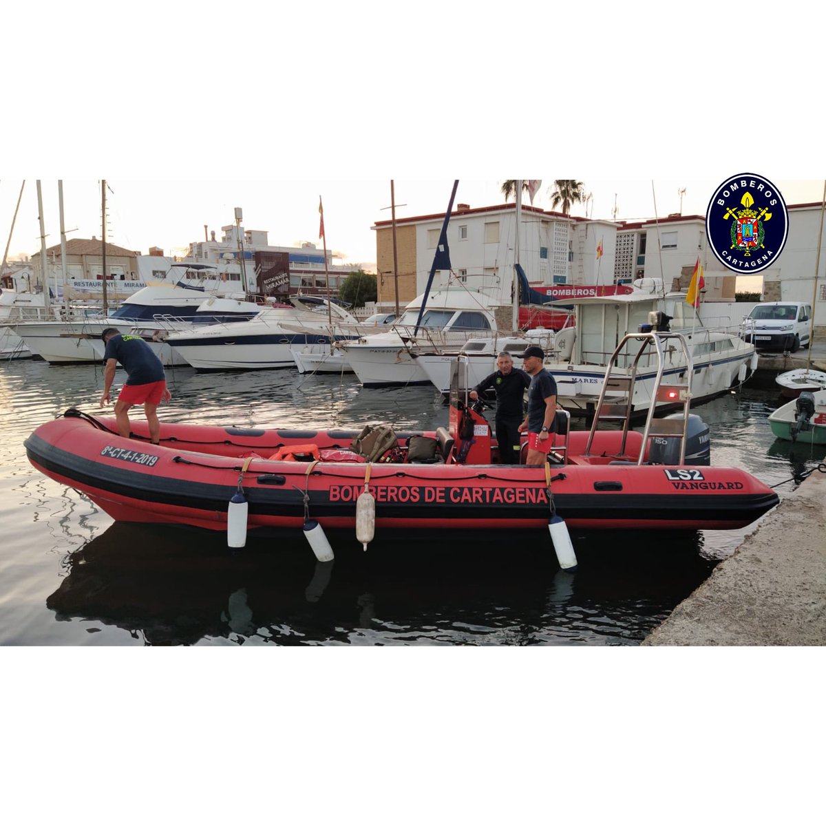 Bomberos_CT's tweet photo. 📢 Hoy 🚒 continuamos con las labores de seguridad junto a @guardiacivil en el Campeonato de Fotografía 📸🤿 Submarina #Nafosub que se celebra en aguas de #CabodePalos y organiza @FEDAS_oficial @FASRMMURCIA y @AytoCartagenaES #Bomberos #Cartagena #RegiondeMurcia https://t.co/N5Rbluunk4