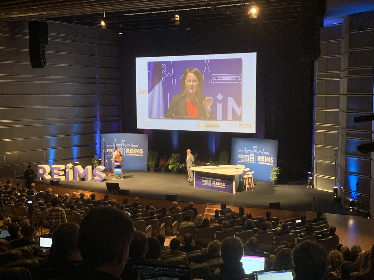 MatthieuLIENARD's tweet photo. Clôture des #JNFU @France_urbaine par @Johanna_Rolland : Les urgences sociales et écologiques nous obligent. Les métropoles agissent et demandent à l’Etat un bouclier énergétique d’urgence. https://t.co/q0pcq1rzWh