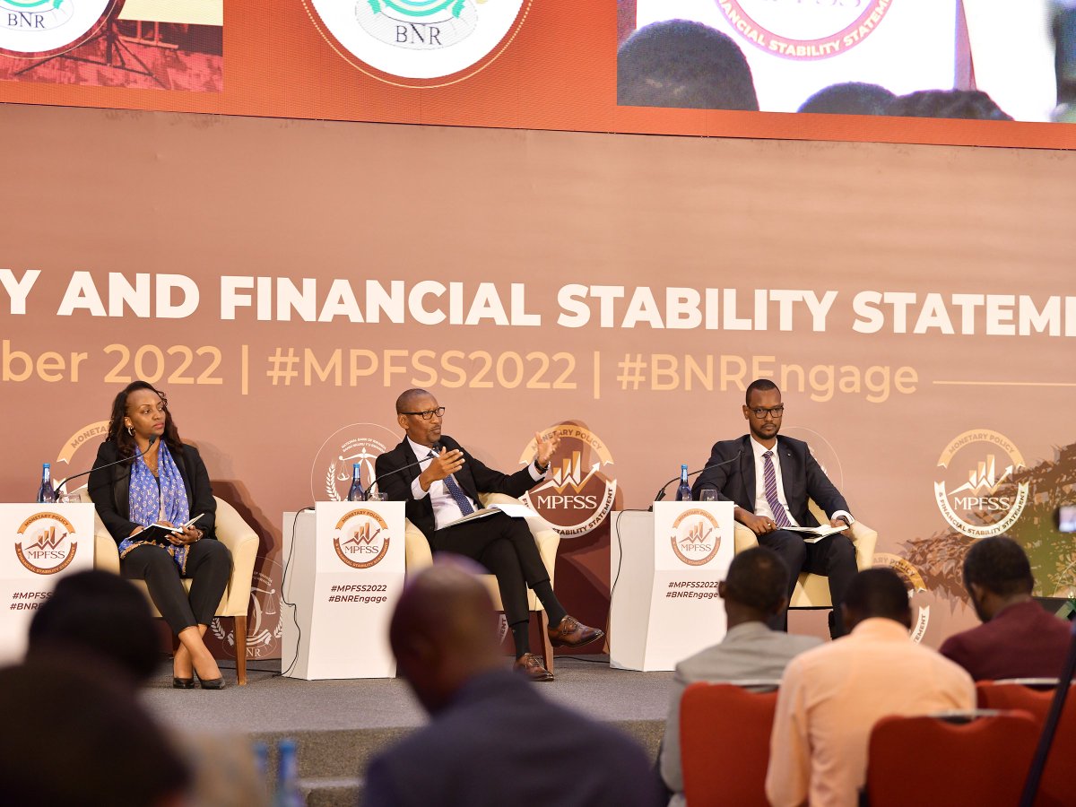 Governor <a href="/rwangombwajRW/">Rwangombwa John</a> on cashless economy:
<a href="/CentralBankRw/">Central Bank of Rwanda</a> is collaborating with <a href="/RwandaICT/">Ministry of ICT and Innovation | Rwanda</a>, <a href="/RwandaLocalGov/">Ministry of Local Government | Rwanda</a>, <a href="/RwandaFinance/">Ministry of Finance & Economic Planning</a> service providers like <a href="/MTNRwanda/">MTN Rwanda</a> &amp; <a href="/AirtelMoney_Rw/">Airtel Money Rwanda</a>, and other local leaders to raise awareness about the benefits of a cashless economy.

#MPFSS2022.