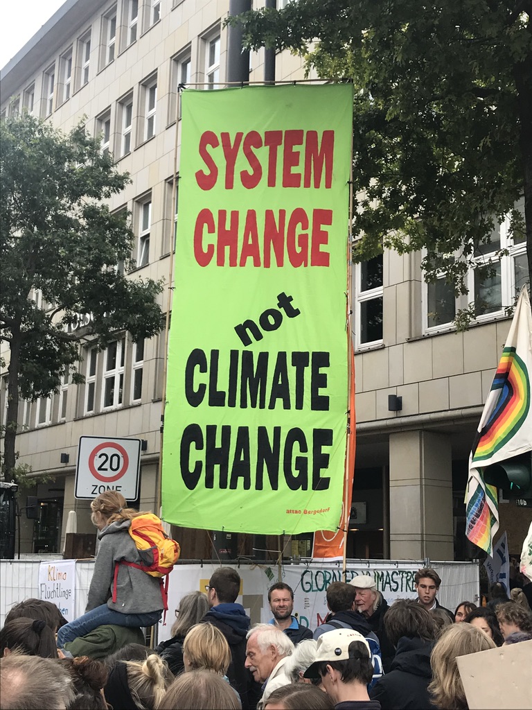 ejfoundation's tweet photo. Today is the #Fridays4Future Global Climate Strike! ๐ข
Since the Paris Agreement, the UK government has provided ยฃ13.6 billion in subsidies to the oil and gas industry.
Let's stop investing in destroying our planet! #TheFutureIsRenewable #PeopleNotProfit
#LossAndDamageFinance https://t.co/JVV72YefFj