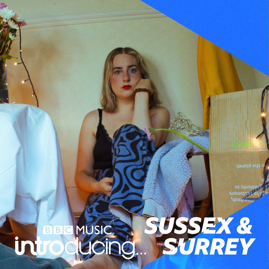 izziigrace_hun's tweet photo. HOODIES IS ON BBC INTRODUCTION TOMORROW
Heres alllll the info: 
BBC Introducing in Sussex &amp; Surrey, 8-10pm Saturday
BBC Sussex and BBC Surrey, BBC Sounds app &amp; DAB
Listen in Brighton on 95.3 FM
Listen in Sussex &amp; Surrey 104-104.8 FM
Listen globally online via the BBC Sounds App💖 https://t.co/0rf4bK6EVO