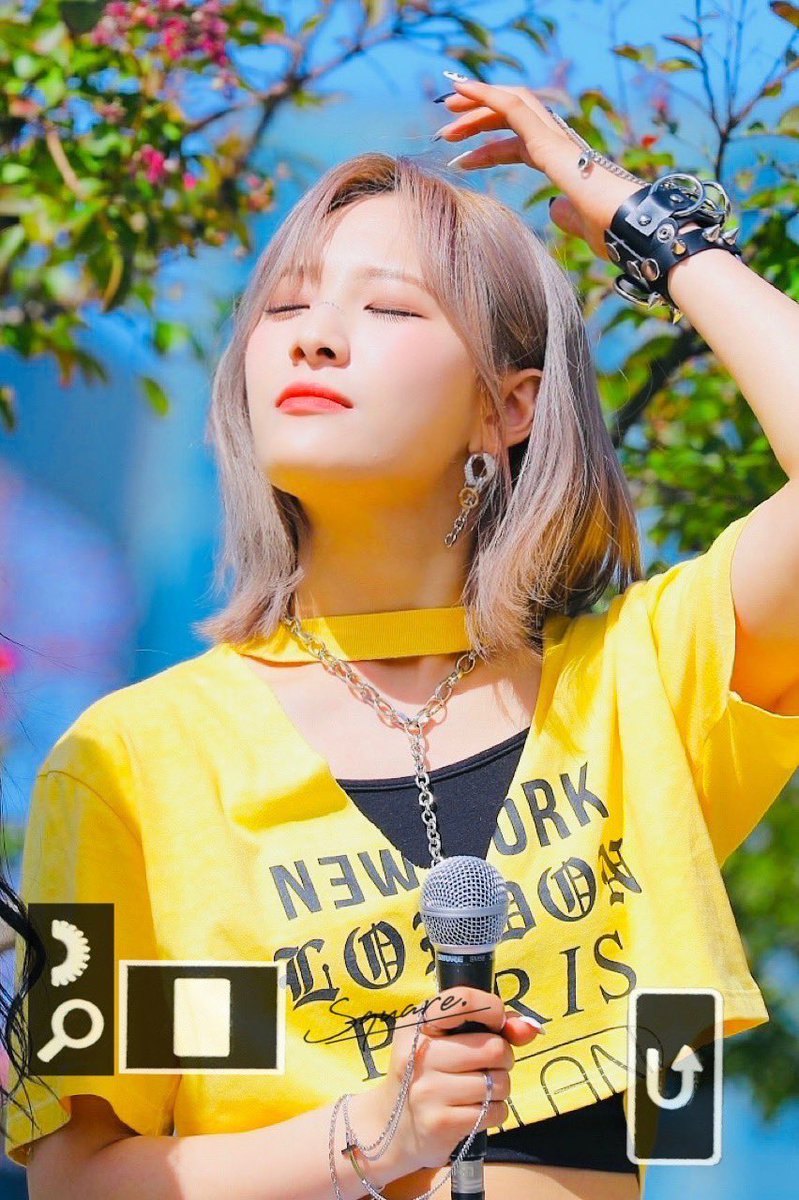iBilllieve's tweet photo. Ms Moon in yellow🌼🍋🌝💛 https://t.co/V8pT0WXMsQ