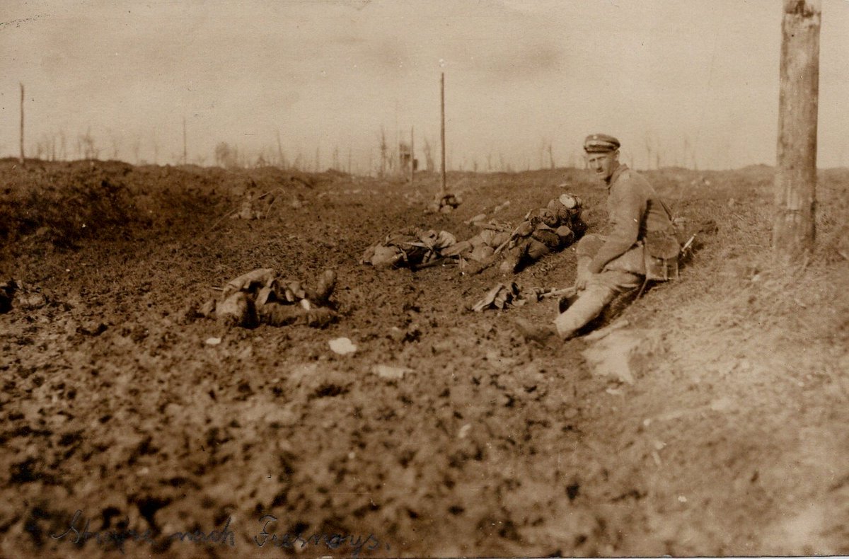 photo from wooway1 collection on Flickr, check the link at the end of the text. German soldiers killed in action, date is around 1917 in Fresnoy. The soldiers have their Stahlhelm, ammo pouch, grenade bags, sturmgepäck, which suggests they are sturmtrupp. flic.kr/p/2nNrfNK