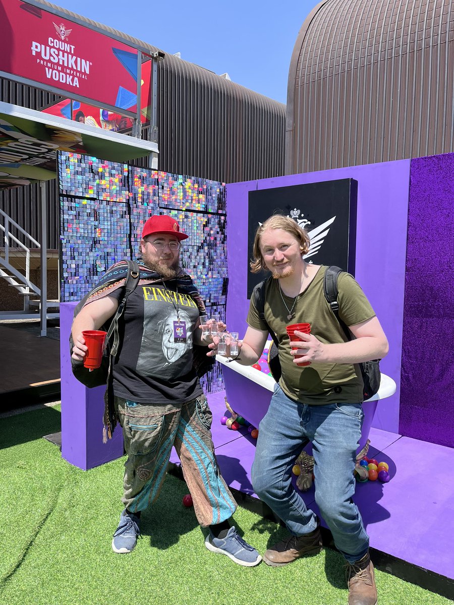 goonsquadtube's tweet photo. 派对时间 at #ComicConAfrica #madetoplay 420 balls in the bath https://t.co/HoIJ2xqpXX