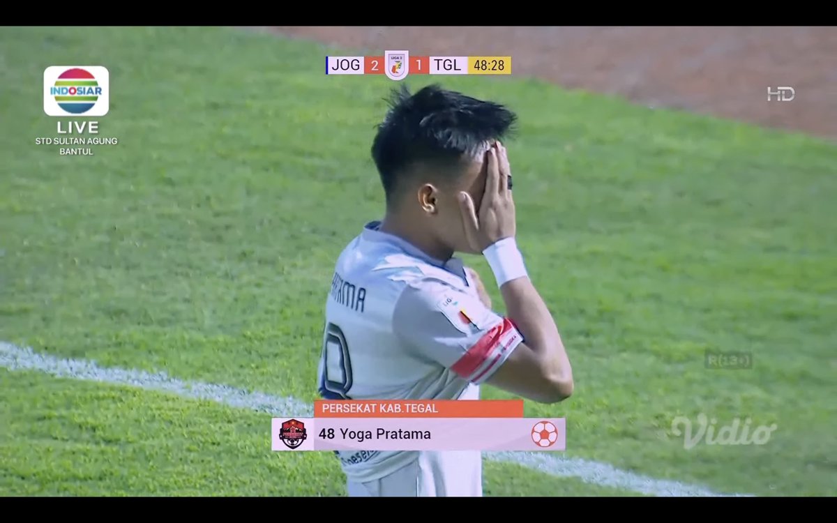 Indosiar's tweet photo. 48' GOOLLL!! Persekat memperkecil ketinggalan melalui Yoga Pratama yang menendang dari sudut yang cukup sempit!
#Liga2 #PSIMDay #PersekatDay #IndosiarRumahSepakbolaIndonesia https://t.co/BO1fsvsQFA