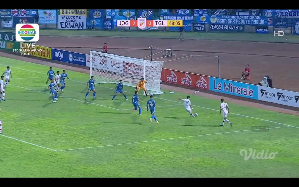 Indosiar's tweet photo. 48' GOOLLL!! Persekat memperkecil ketinggalan melalui Yoga Pratama yang menendang dari sudut yang cukup sempit!
#Liga2 #PSIMDay #PersekatDay #IndosiarRumahSepakbolaIndonesia https://t.co/BO1fsvsQFA