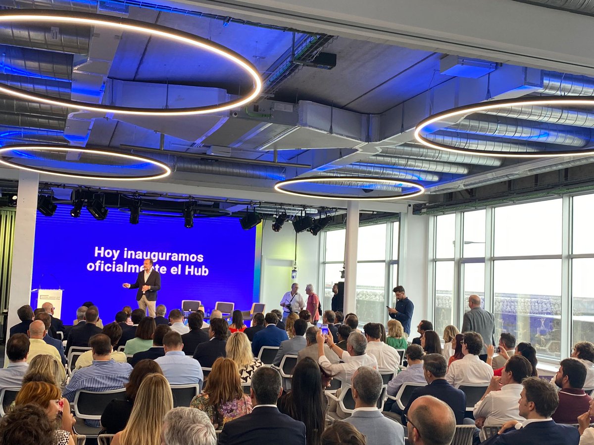 Canaragua's tweet photo. 👆Hoy estamos presentes en la inauguración del Marina Innova Hub, un punto de encuentro para hablar de innovación en el sector turístico. #MiHub🚀

#TransformaciónDigital #Tecnología #InnovaciónTurística #Canarias https://t.co/2A7AtH88hF
