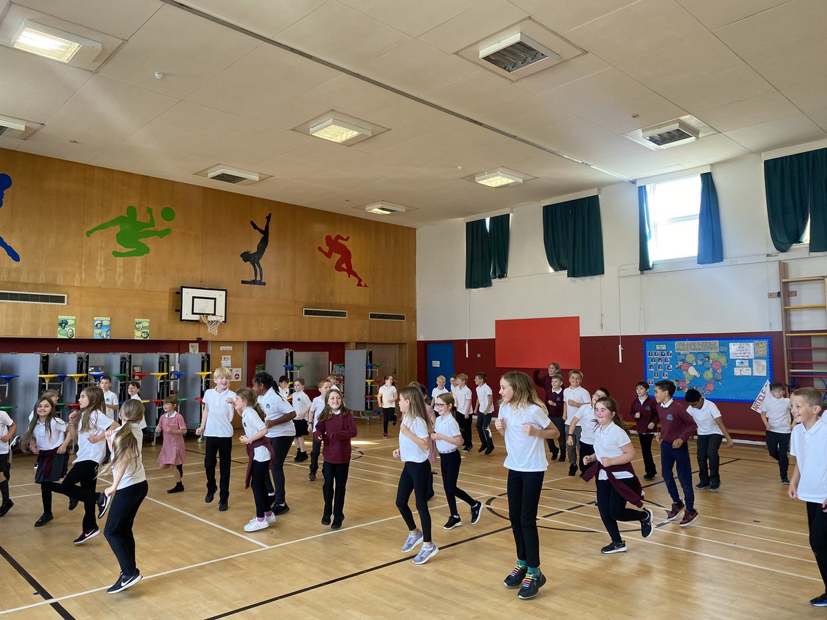 Jennife74258458's tweet photo. P4/5 and P5 were lucky enough to have a dance session this week with Suzanne Innes from Street Struck Dance. The pupils had so much fun learning a new routine. Here are a few photos! @DrakiesPS https://t.co/l5QRDNM9pJ