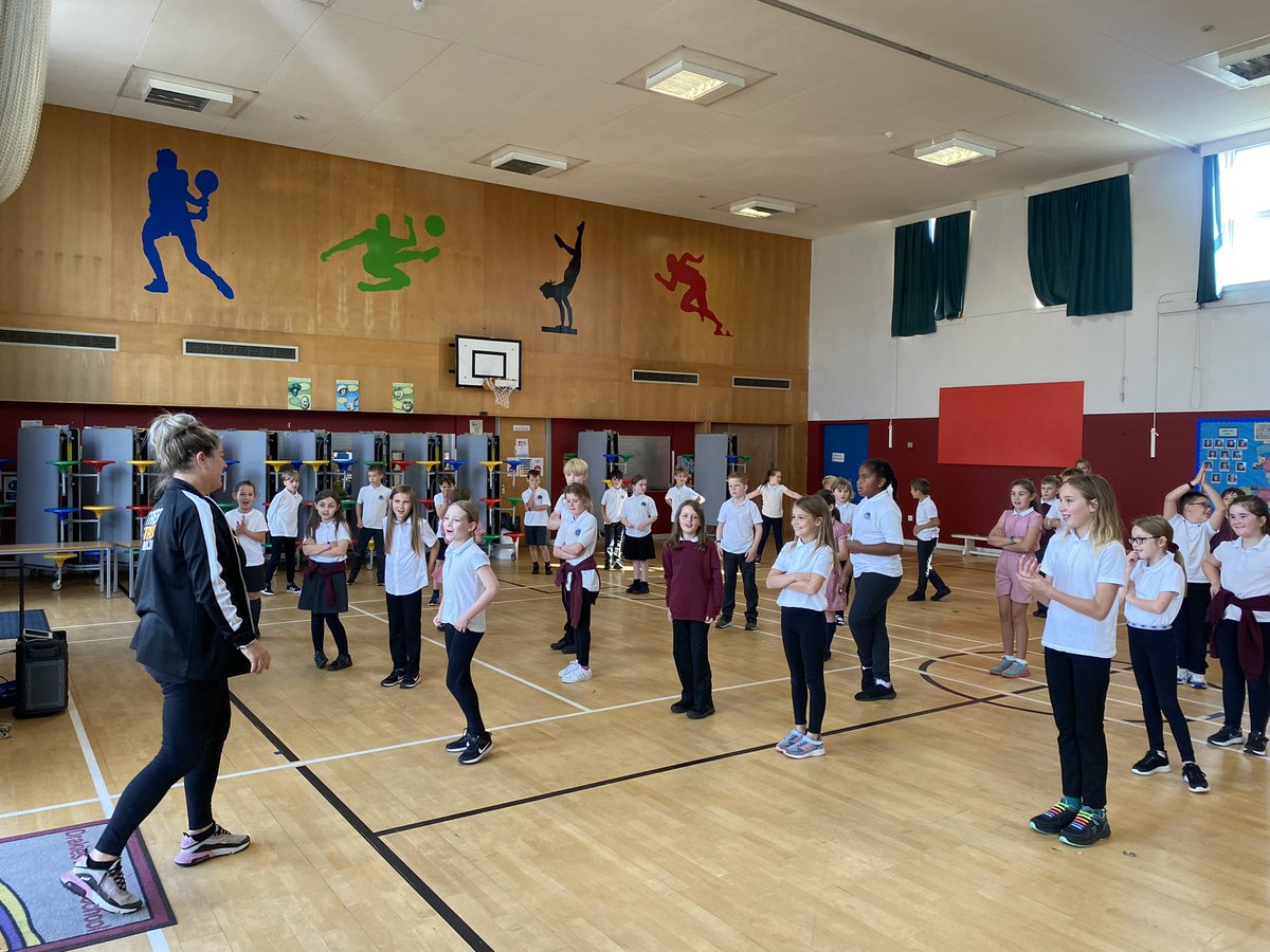 Jennife74258458's tweet photo. P4/5 and P5 were lucky enough to have a dance session this week with Suzanne Innes from Street Struck Dance. The pupils had so much fun learning a new routine. Here are a few photos! @DrakiesPS https://t.co/l5QRDNM9pJ
