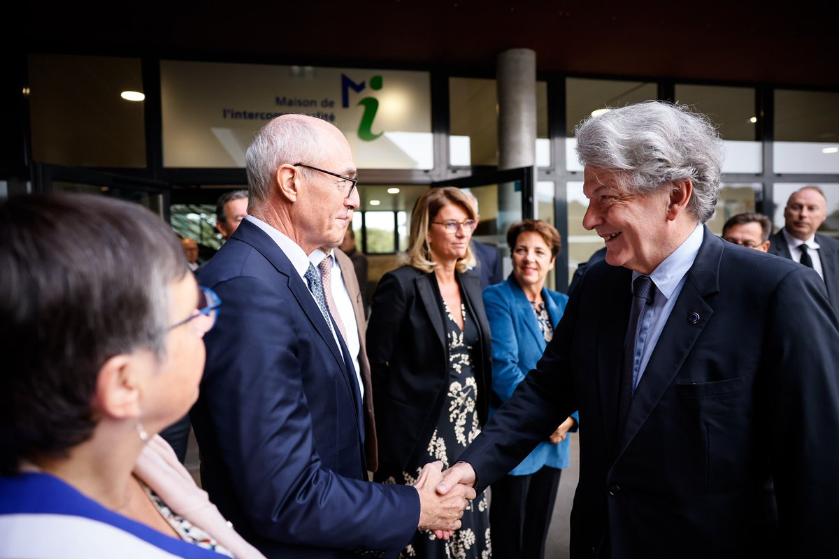 ThierryBreton's tweet photo. 2 jours après l’adoption de notre second
Projet Important d'Intérêt Européen Commun (PIIEC) sur l’#hydrogène, échanges sur le terrain en Normandie🇫🇷
Notre stratégie 🇪🇺 hydrogène avance: pour le #climat, pour notre #autonomie, pour nos #emplois locaux et notre croissance
#HY2USE https://t.co/qUQVh70Iid