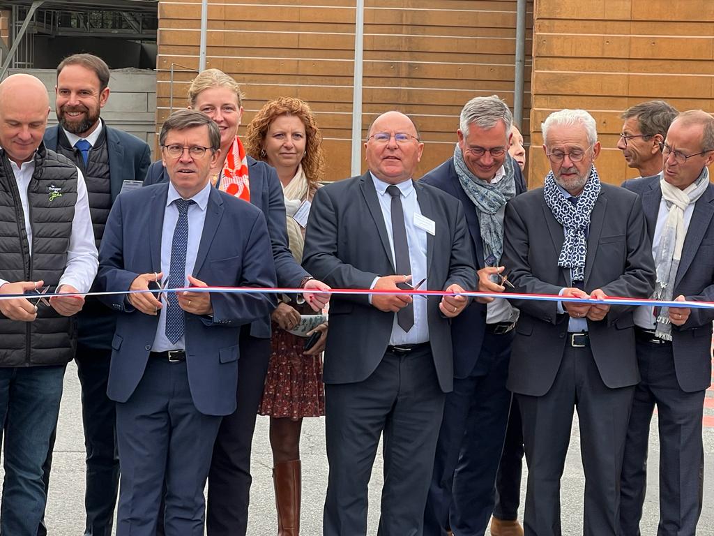 StephPiednoir's tweet photo. Inauguration ce matin du formidable projet ECOCIR à Noyant Villages. Un très bel exemple d'une économie circulaire au service de la transition énergétique ! https://t.co/WUiQeWAIBF