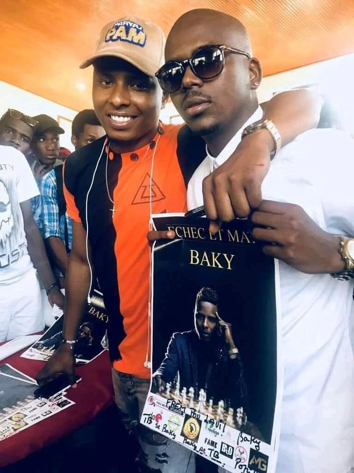 DaniloLeje's tweet photo. Fwote dwòl nou atè ou pa wè nèg sa yo se yon sèl kòd fanmi li ye,@realbakypopile ak @hitroubleboy. Mesye kenbe la tande🤜🤛❤💖💝
#Popilènation_286 #Cap_roi #Cap_reine https://t.co/JZvmwEVAue