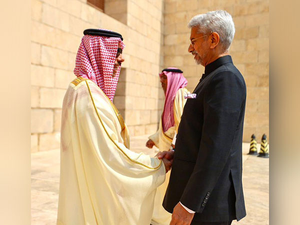 ani_digital's tweet photo. Jaishankar meets his Saudi counterpart on sidelines of UNGA
Read @ANI Story | https://t.co/xjwQFhlUO1
#Jaishankar #SaudiFM #FaisalBinFarhan #NewYork #UNGA77 https://t.co/2bJoiULMhG