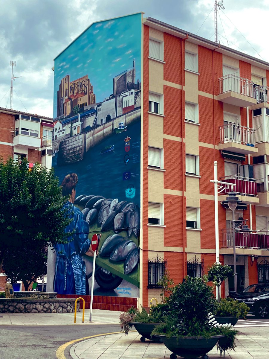 FabianFermoso_A's tweet photo. Loving this graffiti style, it should be more present in our streets. #CastroUrdiales https://t.co/WZOJRPbe2Y