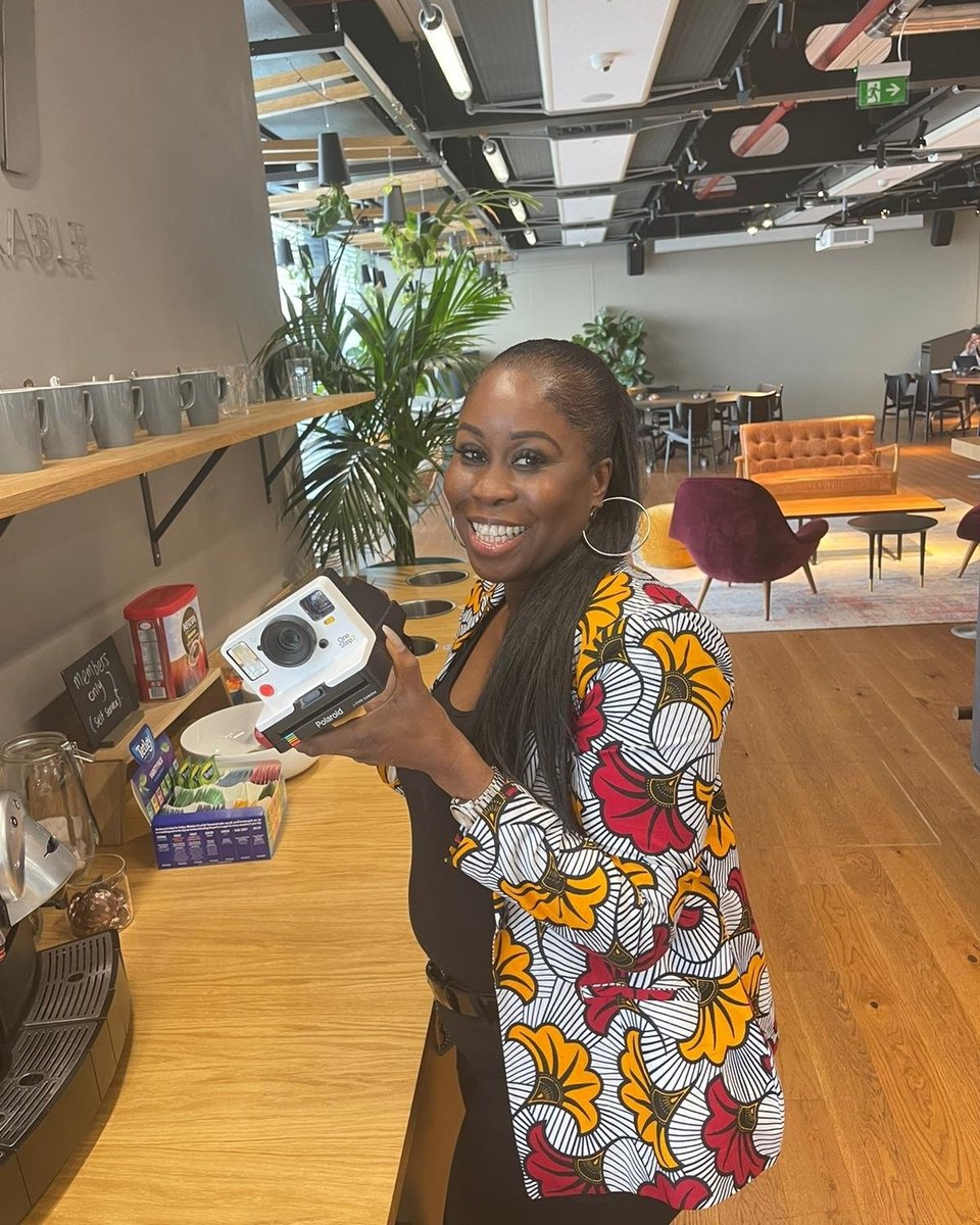 mavisamankwah's tweet photo. The office can be a fun place sometimes! Making it the best environment for my colleagues! ✨🌟

#coachmavis #mavis #mavisamankwah #speaking #business #businesshelp #grants #loans #funding https://t.co/pjAXa9Ilhj