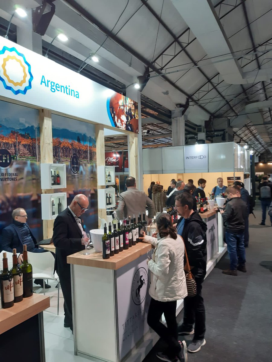 danielscioli's tweet photo. 🇦🇷🇧🇷 | Seguimos multiplicando las acciones de promoción comercial de productos argentinos en Brasil. 

12 bodegas, empresas de insumos y maquinaria del sector vitivinícola y de alimentos de Mendoza estuvieron presentes en la feria Wine South America en Bento Gonçalves. https://t.co/TViKvgWEP4