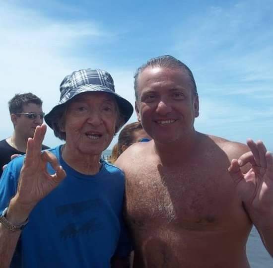 Gracias Carlitos por tanto que nos distes de pequeños...gracias por tus tardes en MDQ ..GRACIAS a Martha w hijos por compartirlo tantos años con nosotros... PETRONILO LA ARGENTINA TE QUEDA CHICA!!! . IN MEMORIAN PER OVLINIONEM A CARKITOS BALA!!#MiFotoConBalá