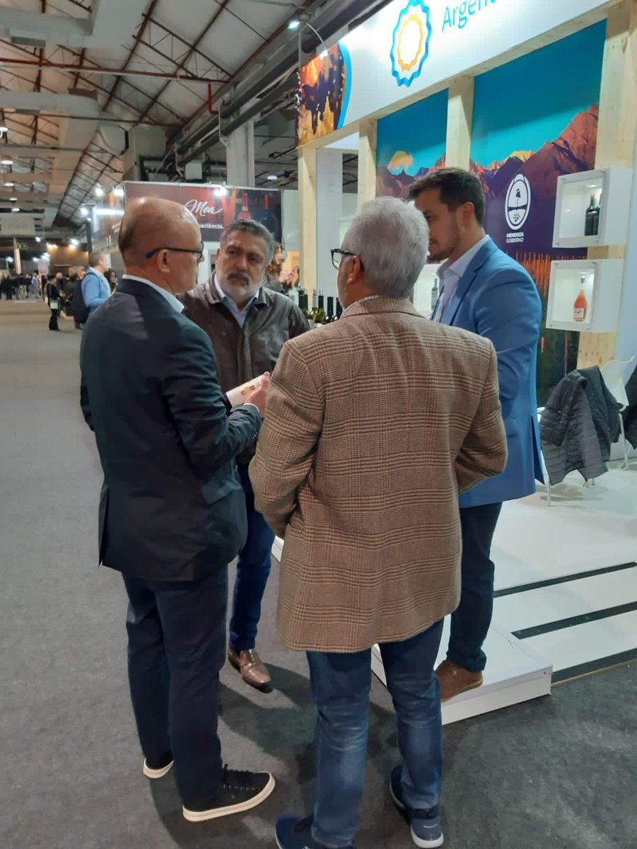 danielscioli's tweet photo. Las empresas participaron con un pabellón PROMENDOZA y mantuvieron reuniones de negocios con sus pares brasileñas.

Desde la Embajada junto al CFI, el Consulado General en Porto Alegre y @CancilleriaArg apoyamos esta iniciativa que profundiza la integración de Mendoza con Brasil. https://t.co/VCknZ6JbtP