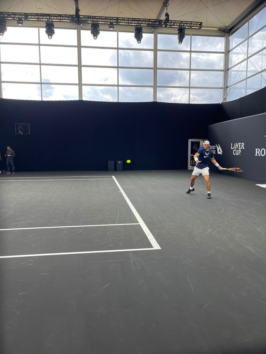 Muj_ZR's tweet photo. Class act from Nadal for allowing fans to be so up close and personal while he was practising 👏🏼👏🏼👏🏼 https://t.co/LF8HK44l5B