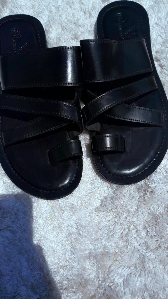Paa_Steve's tweet photo. @pst_iren Good morning, sir. Onyekachi Munachimso, 400lvl, UNN, zoologist and environmental biologist in the making. Currently, a SHOEMAKER in Aba. I look forward to getting machines to remove the delay that comeswith smoothing and stamping. Y'all should help me thank MOG. https://t.co/SwiJCnJ3VL