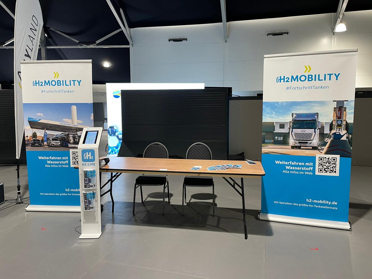 H2_MOBILITY_DE's tweet photo. 2. Wasserstoff-Messe im Kreis Düren
23.+24.09. in Jülich im Brückenkopf-Park
Wir sind heute vor Ort + freuen uns auf Ihren Besuch.
#FortschrittTanken  #Wasserstoff #H2MOBILITY #MultitalentWasserstoff #onlytwosolutions #Wasserstoffsofa #WDW
https://t.co/QKdZEywJ8s https://t.co/1yPZOL6t4Q