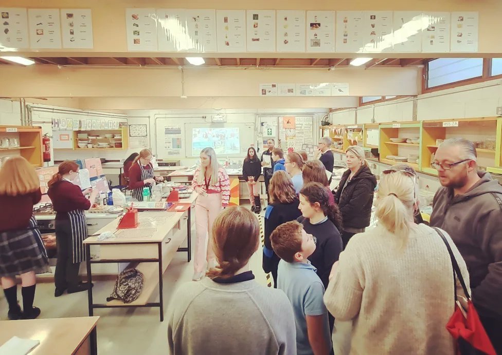 hfcsrathcoole's tweet photo. What a wonderful Open Evening yesterday! We were delighted to welcome prospective First Year students &amp; their parents to our school😊

It was great to see so many people taking in samples of the fantastic work that happens, both inside &amp; outside the classroom! 🧑‍🏫👩‍🏫
@SpiritanEdu https://t.co/Q1yy3AAnau