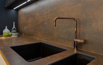 culinakitchens's tweet photo. 📍 Wimbledon
~ @NeolithOfficial worktop
~ @FrankeUK Sink
~ @franke_group Copper Tap
~ Bespoke breakfast bar
~ 70s pendant lighting
~ @NEFFHomeUK integrated appliances
~ @blumuk waste and recycling bins
#kitchendesign #house #design #kitchenarchitecture #kitchenarchitectureltd https://t.co/VEz0KDJQXG