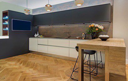 culinakitchens's tweet photo. 📍 Wimbledon
~ @NeolithOfficial worktop
~ @FrankeUK Sink
~ @franke_group Copper Tap
~ Bespoke breakfast bar
~ 70s pendant lighting
~ @NEFFHomeUK integrated appliances
~ @blumuk waste and recycling bins
#kitchendesign #house #design #kitchenarchitecture #kitchenarchitectureltd https://t.co/VEz0KDJQXG