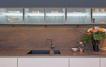 culinakitchens's tweet photo. 📍 Wimbledon
~ @NeolithOfficial worktop
~ @FrankeUK Sink
~ @franke_group Copper Tap
~ Bespoke breakfast bar
~ 70s pendant lighting
~ @NEFFHomeUK integrated appliances
~ @blumuk waste and recycling bins
#kitchendesign #house #design #kitchenarchitecture #kitchenarchitectureltd https://t.co/VEz0KDJQXG