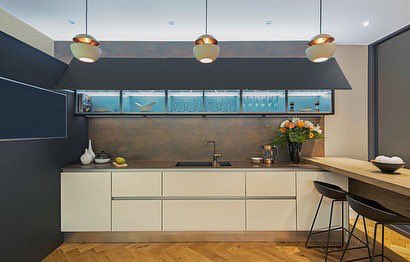 culinakitchens's tweet photo. 📍 Wimbledon
~ @NeolithOfficial worktop
~ @FrankeUK Sink
~ @franke_group Copper Tap
~ Bespoke breakfast bar
~ 70s pendant lighting
~ @NEFFHomeUK integrated appliances
~ @blumuk waste and recycling bins
#kitchendesign #house #design #kitchenarchitecture #kitchenarchitectureltd https://t.co/VEz0KDJQXG