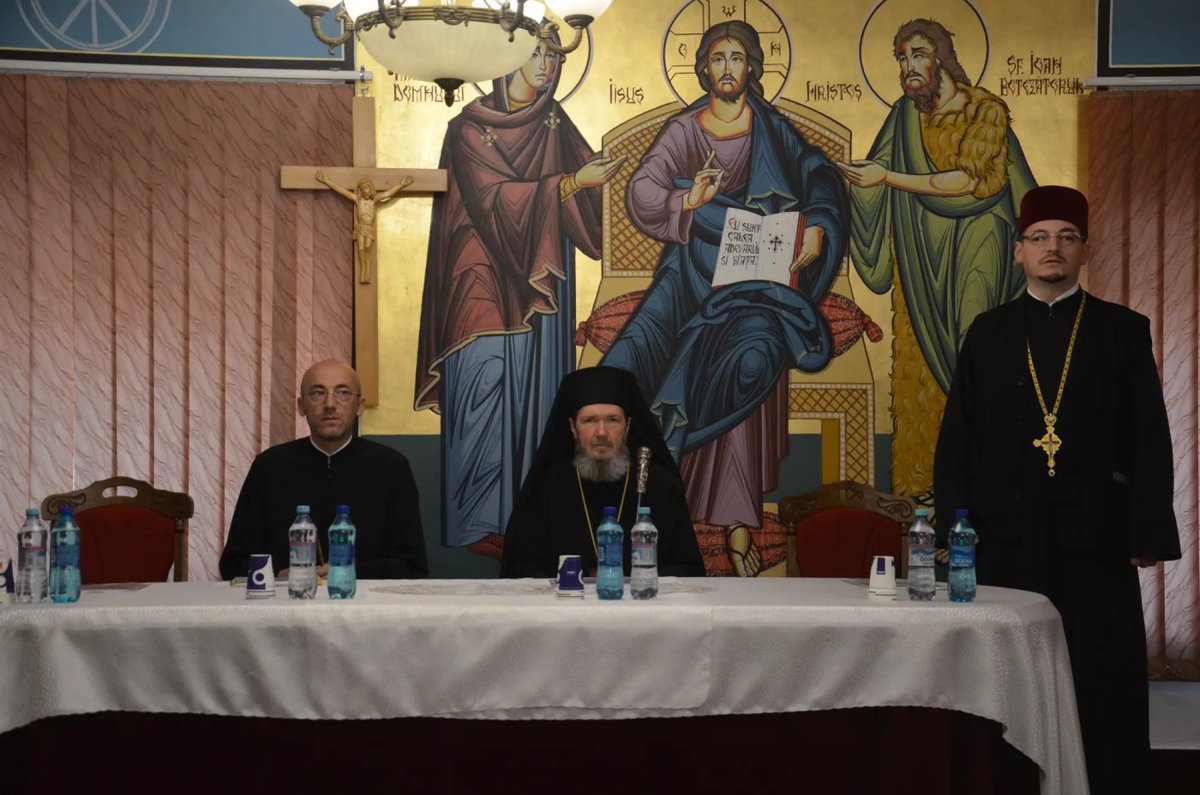 Pravmir_English's tweet photo. “The models par excellence are the great hesychast saints,” says Romanian Orthodox Bishop of Oradea

https://t.co/P2HCwcT8t7 https://t.co/md46gb7POC