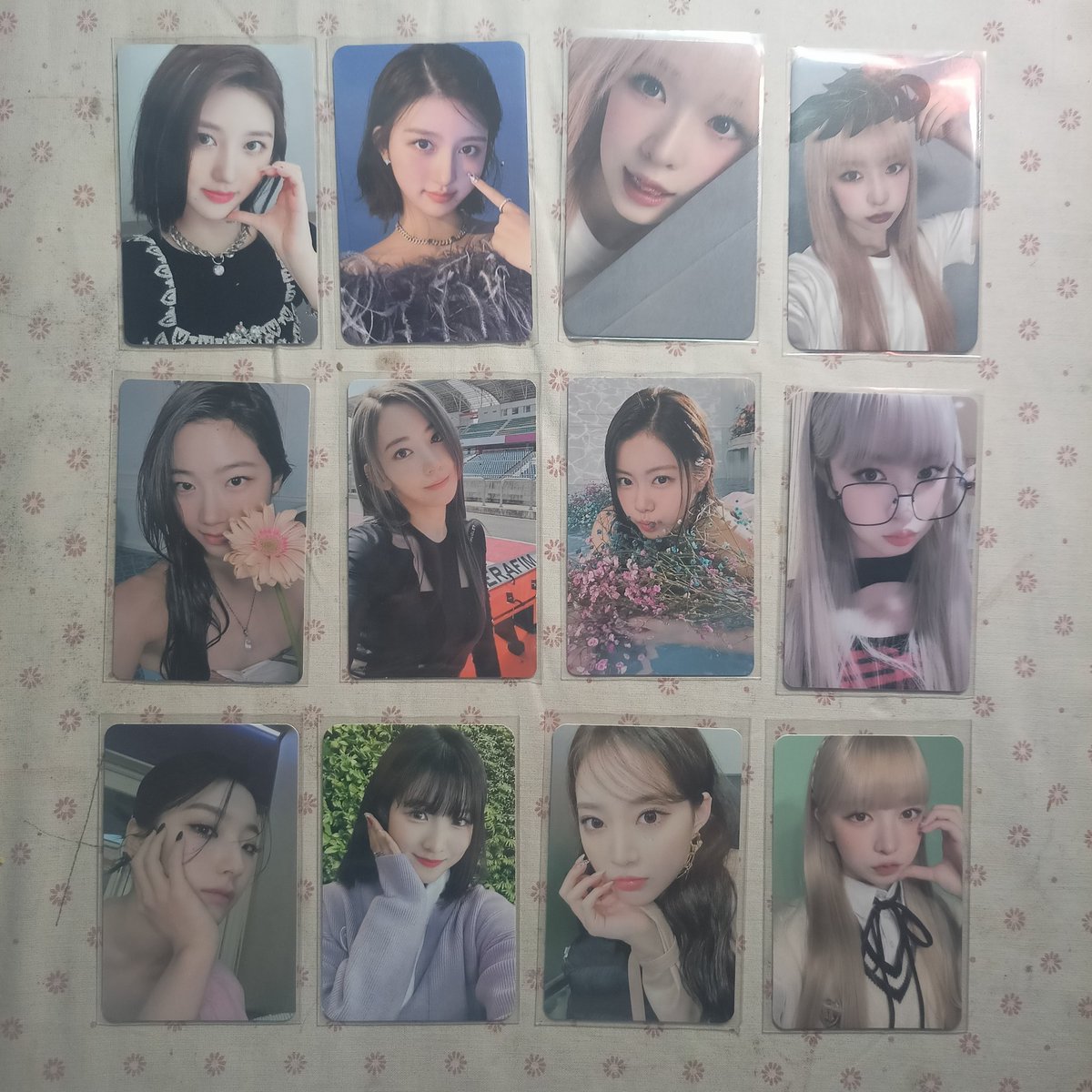 catzcart's tweet photo. #catzells / wts lfb ph gg pcs 

✨ set price - 2.3k (2.2k payo) + lsf
⛓️all in good condition. pbd on twt below
⛓️ w/ free pink macaron binder  ( used. great condi )
⛓️ kahati ⭕ but will only ship to one address for now.
⛓️read carrd before you transact 
⛓️dm / reply to claim. https://t.co/R2ZBn2uA3c