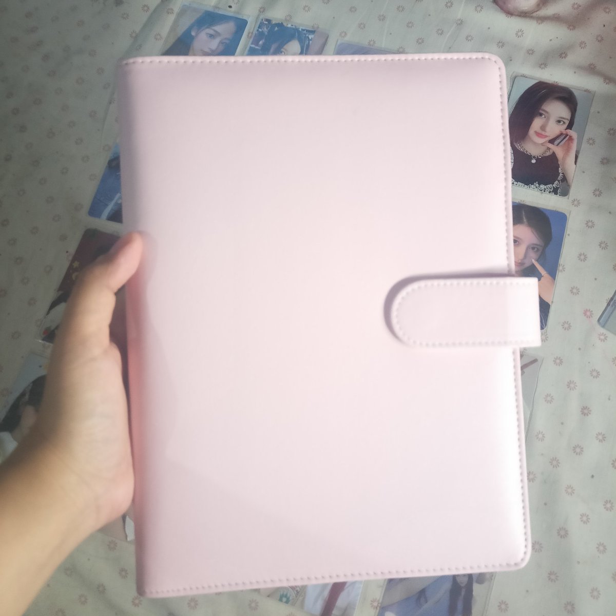 catzcart's tweet photo. #catzells / wts lfb ph gg pcs 

✨ set price - 2.3k (2.2k payo) + lsf
⛓️all in good condition. pbd on twt below
⛓️ w/ free pink macaron binder  ( used. great condi )
⛓️ kahati ⭕ but will only ship to one address for now.
⛓️read carrd before you transact 
⛓️dm / reply to claim. https://t.co/R2ZBn2uA3c