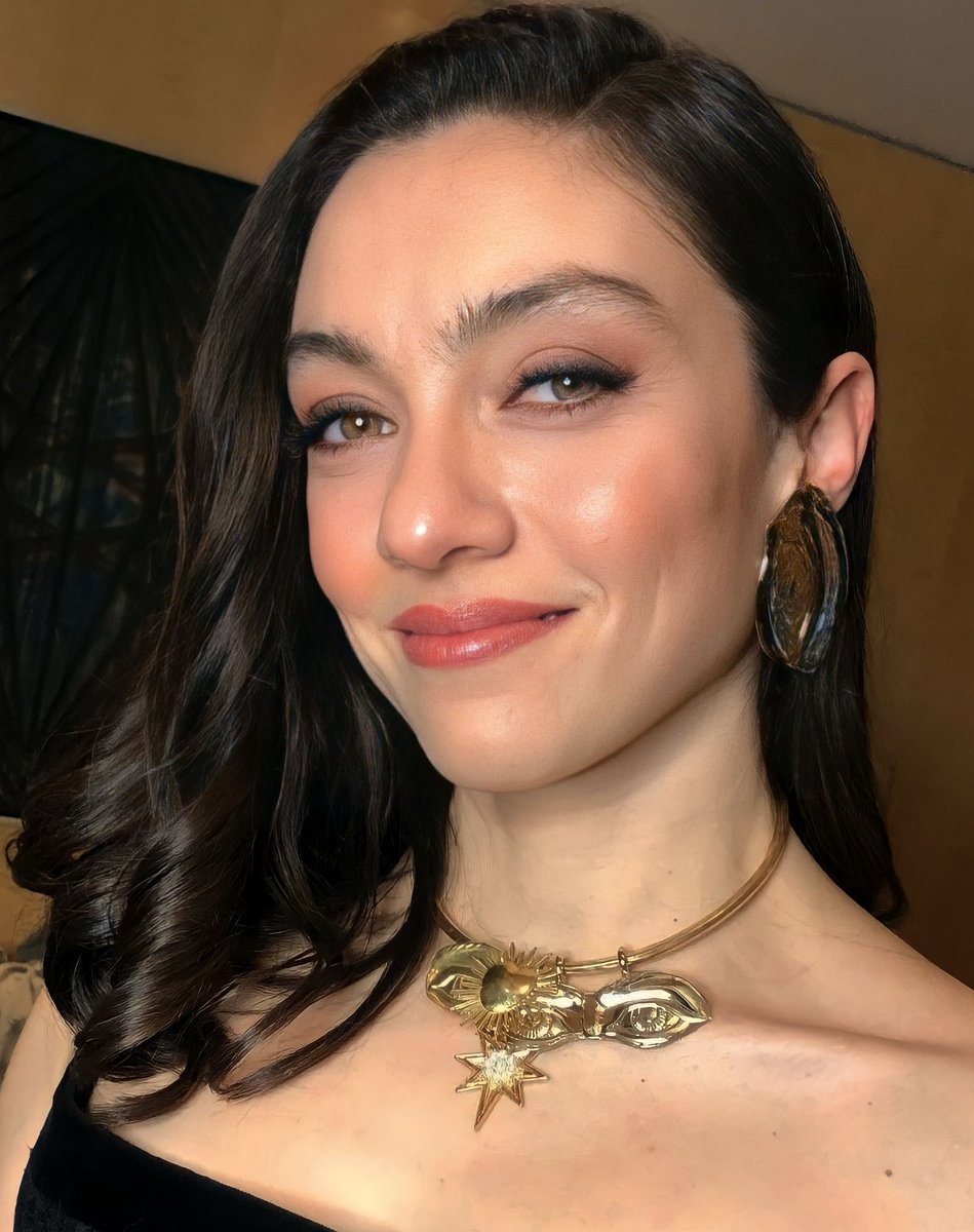 Ezgi Mola, Merve Dizdar'a benzerliği
ile ilgili bir anısını anlatıyor..