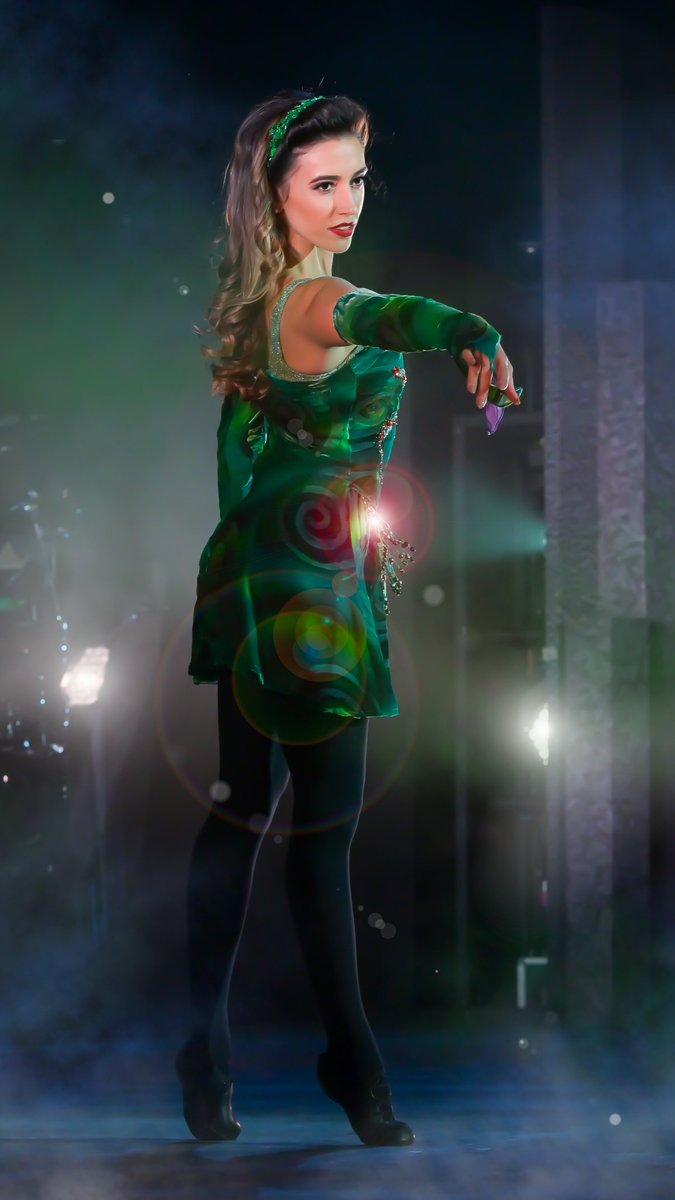 Reach for your goals and shine bright. ✨✨

Happy Friday from Riverdance! 💚
#goals #motivate #inspire #friday