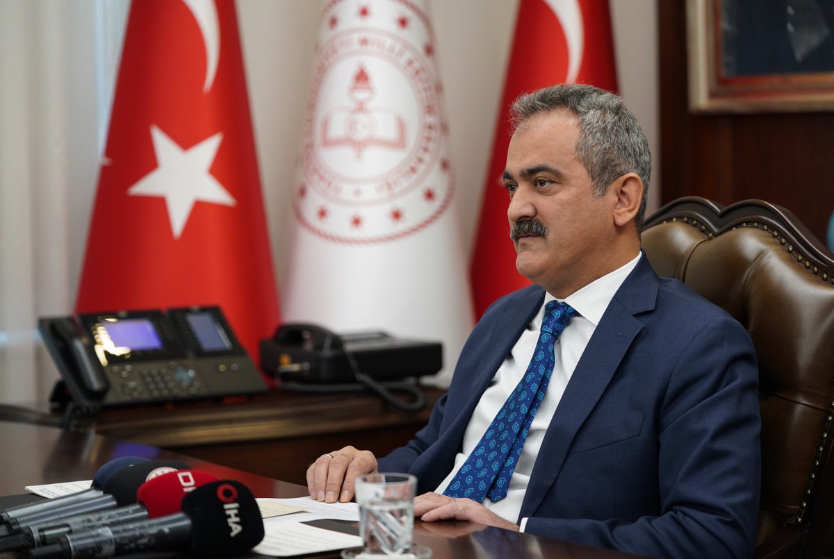 tcmeb's tweet photo. Bakan Özer, New York'ta Gerçekleştirilen Eğitimin Dönüştürülmesi Zirvesi'ni Değerlendirdi 

"Çoğu ülkeden çok daha ileri seviyede iyileştirmeler yapan ve önemli projeleri uygulamaya sokan bir ülke olarak orada kendimizi görmekten büyük mutluluk duyduk.”

👉https://t.co/ozVaDTYRo9 https://t.co/WkyTaVfUEg