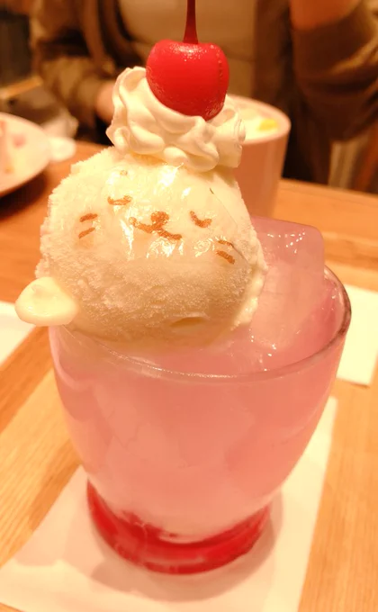 ア°ーーーーーーーーしろたん!しろたんだァー!カフェ行ってきました!マシュマロ苦手だったけど追いしろたんはふもふもしていておいしかった 