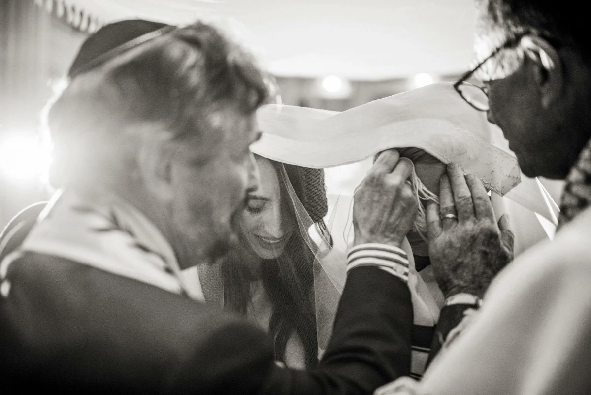 allisterfreeman's tweet photo. Love this frame. Created during a Jewish wedding ceremony at Banking Hall in central London. https://t.co/bHLev8FhI5