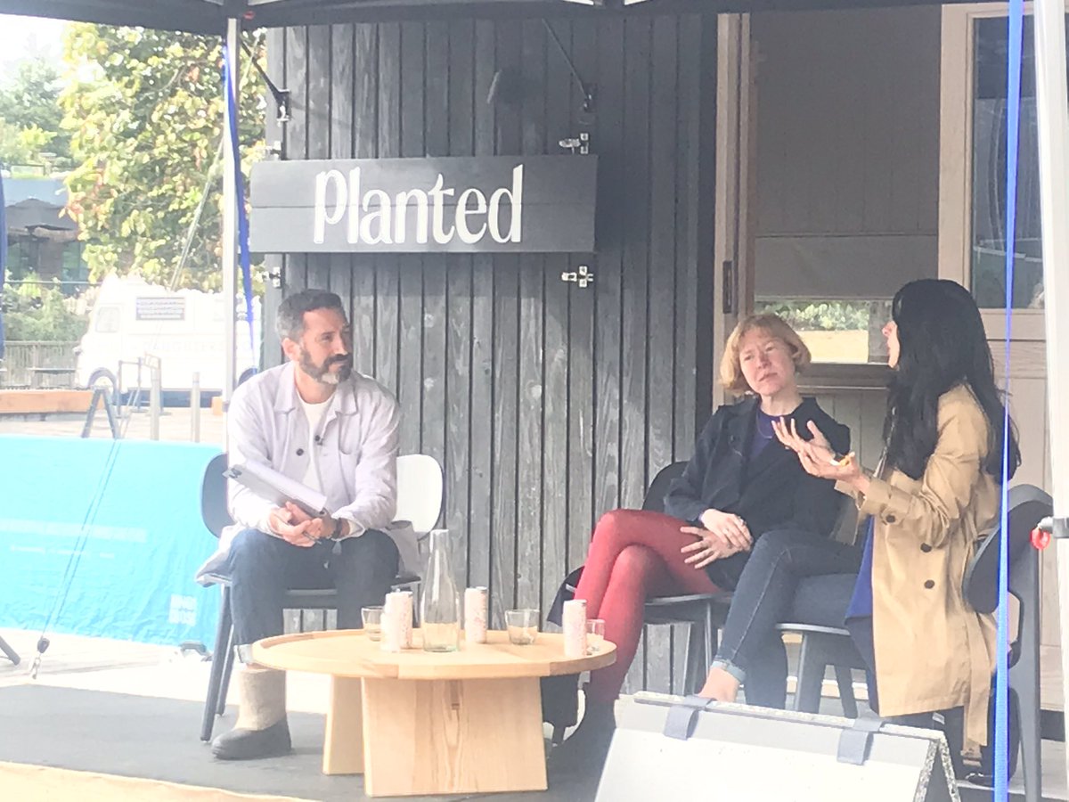 wickedleeksmag's tweet image. ‘Most people have a positive reaction to nature. So it’s amazing that there would be any barrier to bringing it closer to us, yet it still feels like a revolutionary act.’ Designer Oliver Heath at @plantedtribe. #sustainableevents #designfornature  #biophilicdesign