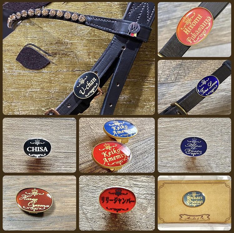 AmuletodeOro's tweet photo. チームユニフォーム、
鞍、無口、頭絡用のネームプレートのオーダーや当店オリジナル商品の販売はもちろん、
こう言ったものが欲しいんだけど作れる？？といった
フルオーダーのご相談まで
是非お気軽にお立ち寄りくださいませ😊

#馬 #乗馬 #馬術 #馬場馬術  #障害馬術 #showjumping #horse https://t.co/KMJlRIGttf