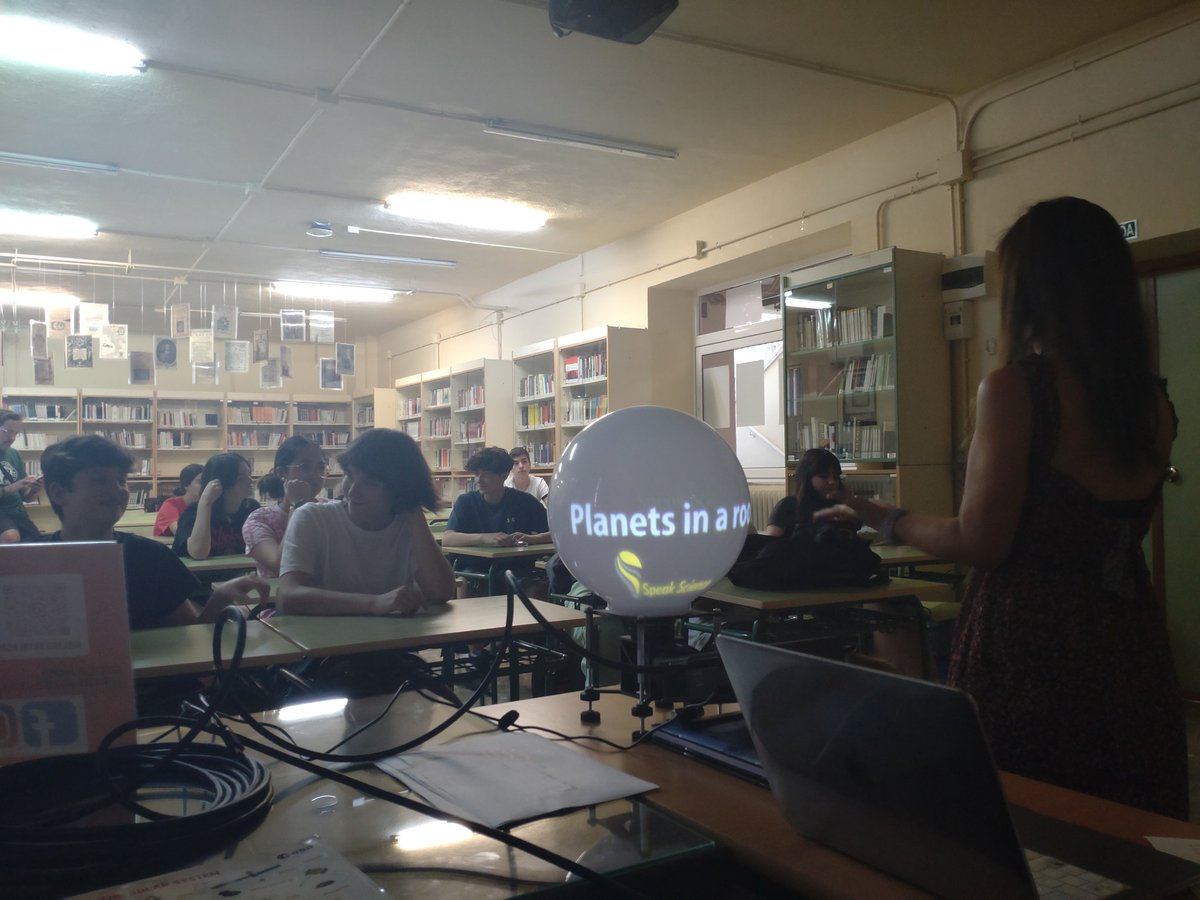 liviagiacomini's tweet photo. Wow, we Just discovered that  #PlanetsInARoom in spanish schools works Just as Well! Thanks #epsc2022 @europlanetmedia @AssSpeakScience #piar https://t.co/HuAaWtSPaE