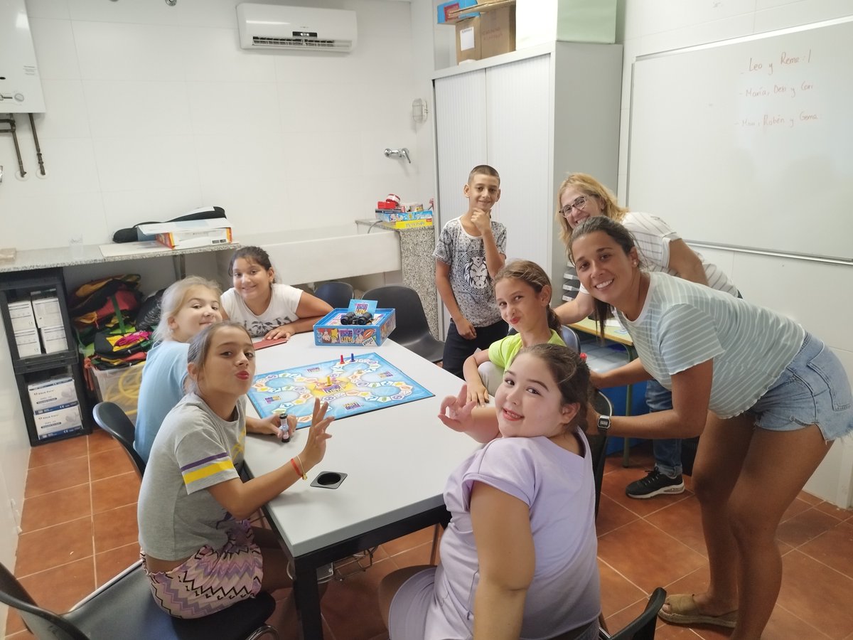 gitanos_org_PAT's tweet photo. El alumnado del #ProgramaKumpania de @gitanos_org_PAT en el barrio de #LaComa retomó la actividad con las pilas cargadas para afrontar los retos de este nuevo curso 22-23.
@AytoPaterna @GVAinclusio @GVAeducacio https://t.co/CINd93niJh