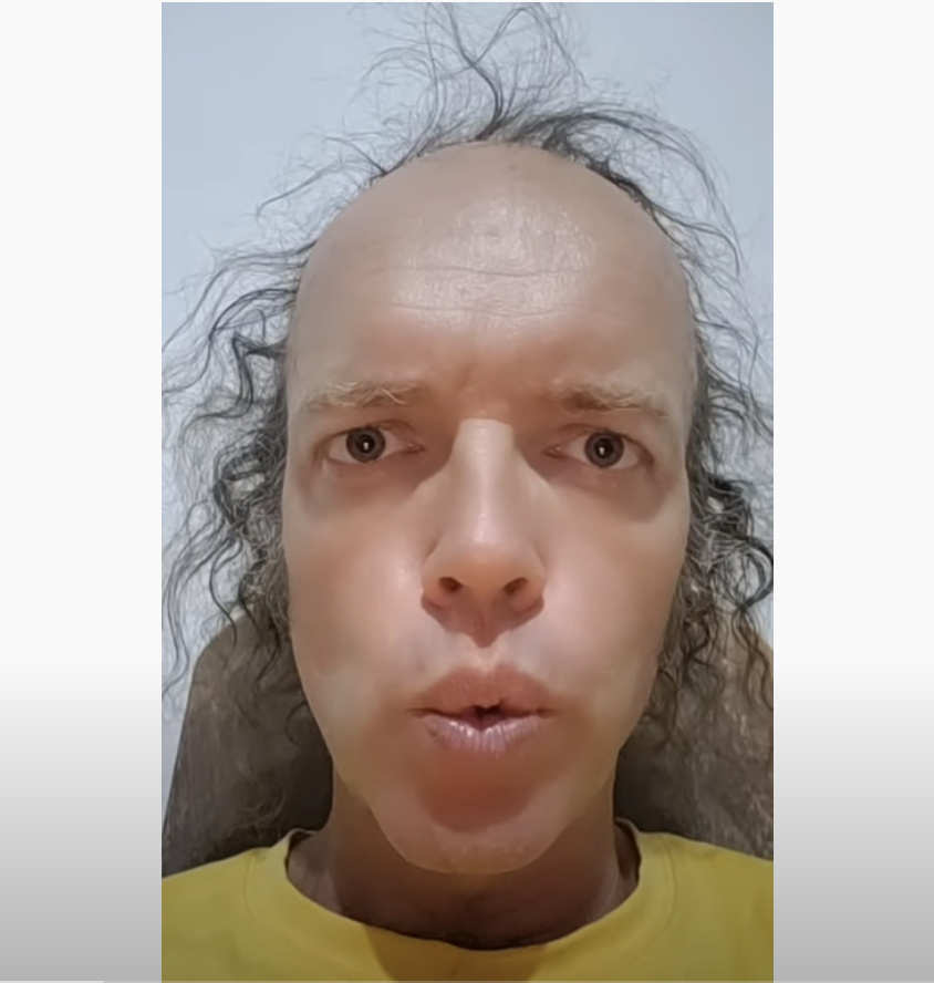 ComplotsFaciles's tweet photo. Quand tu as laissé tomber ta sucette sur la moquette et que tu la ramasses https://t.co/CWbnGTBffv